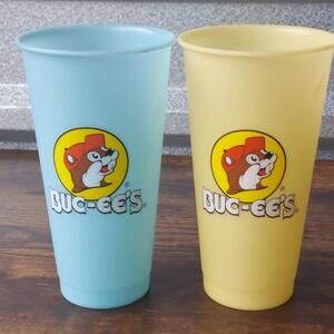 Buc-ee's Color Changing Tumblers Set of 2 Bkue Yellow 25 Oz Plastic Cups